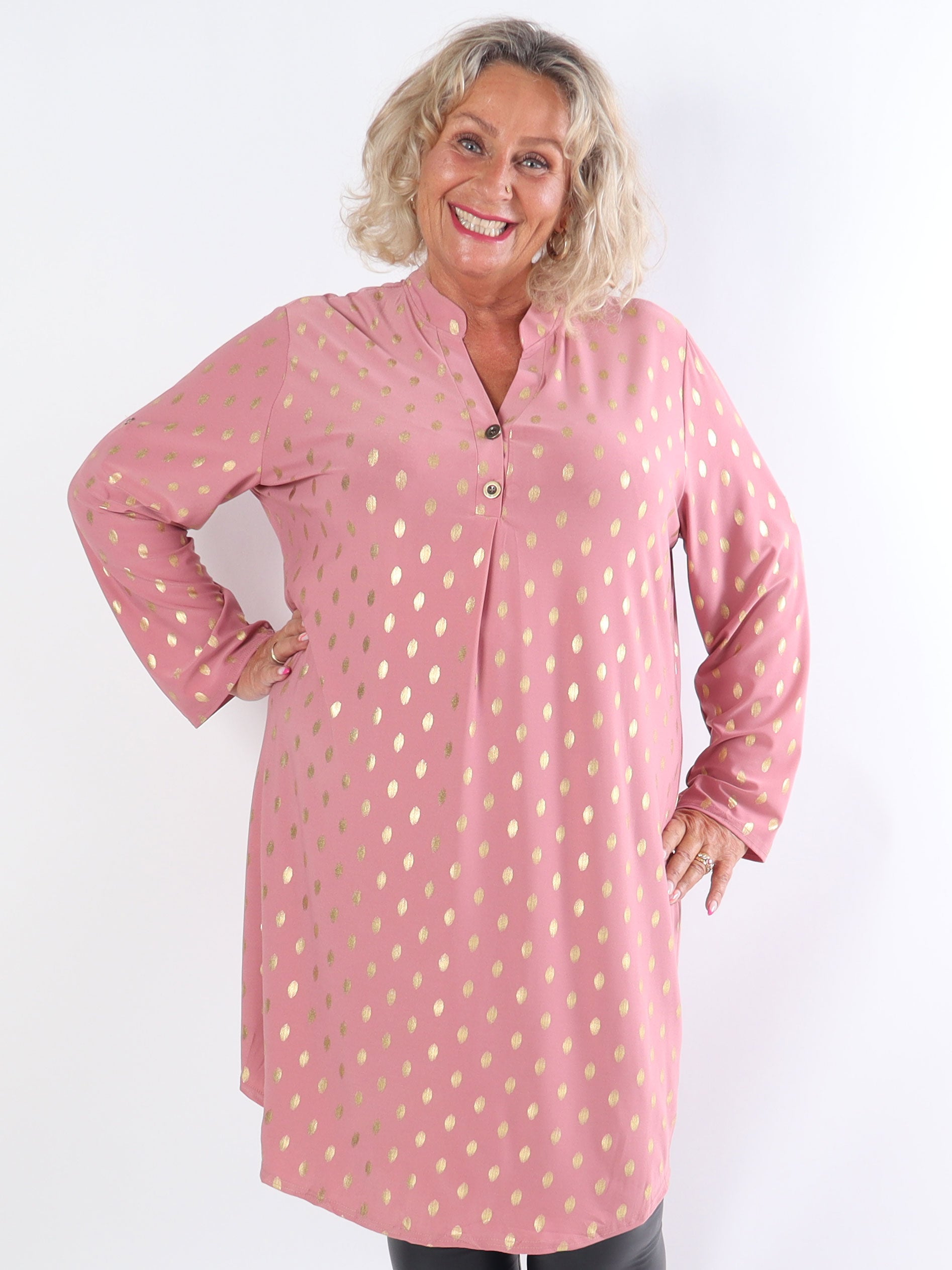 Ebba Gold Long - Elastisk plus size-klänning med guldprickar